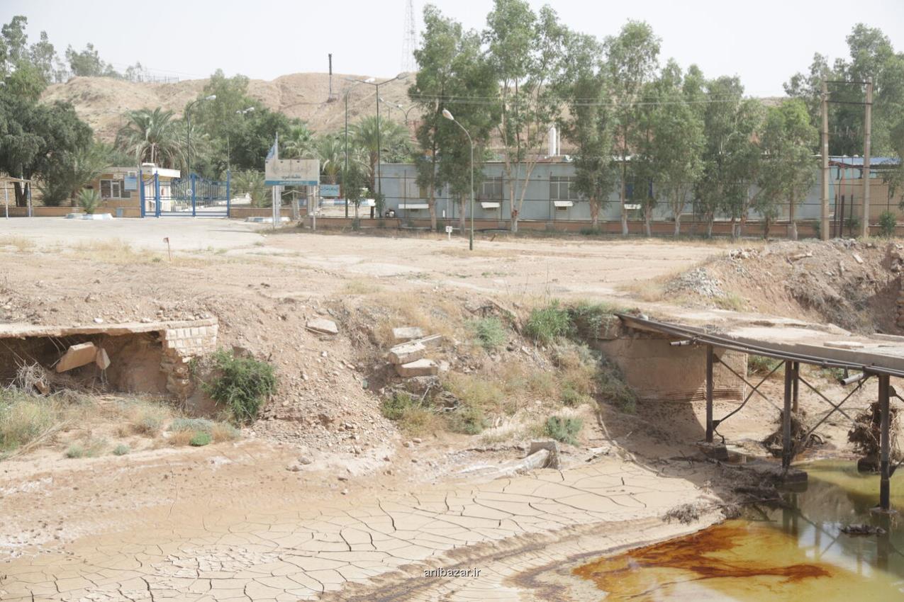 نشت تاسیسات نفت شهر، محیط زیست و آب غرب کرمانشاه را آلوده کرد به همراه فیلم