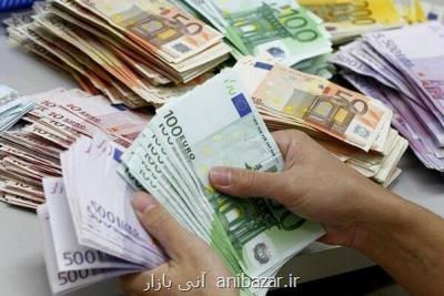 دلار ثابت ماند، نرخ رسمی یورو كاهش و پوند افزایش یافت